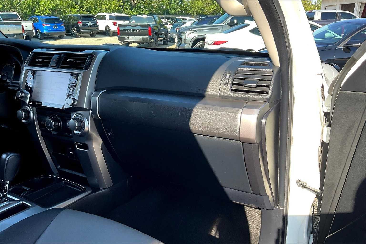 Used 2020 Super White Toyota SR5 image 17