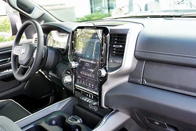 New 2026 Diamond Black Crystal Pearl-Coat Exterior Paint RAM Laramie image 14