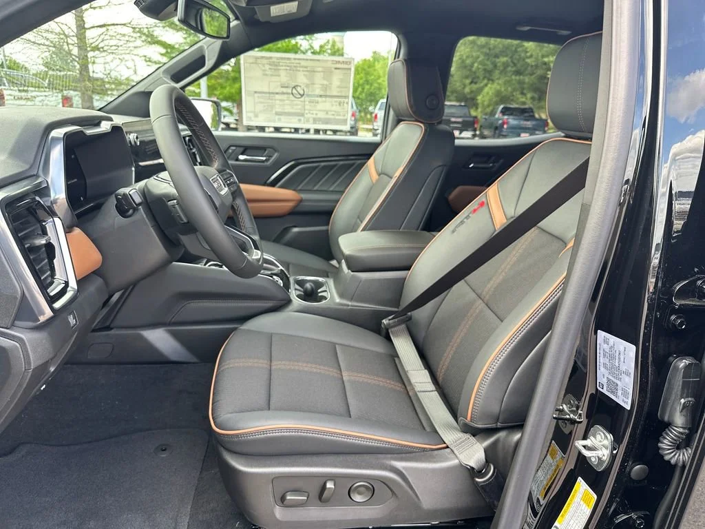 2026 GMC Canyon AT4 - Photo 10