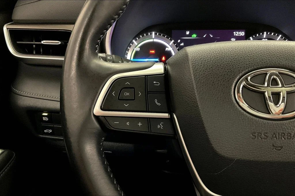 Used 2022 Silver Toyota XLE image 22