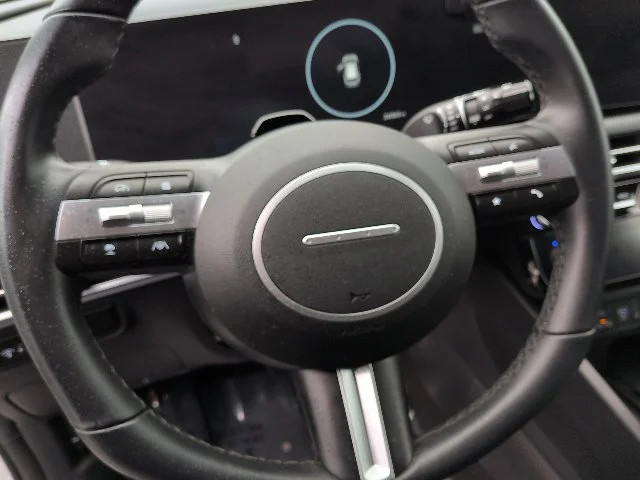 Used 2025 White Hyundai SEL Convenience image 18