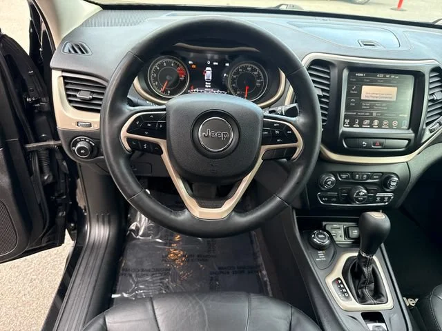 Used 2018 Diamond Black Crystal Pearlcoat Jeep Limited image 17