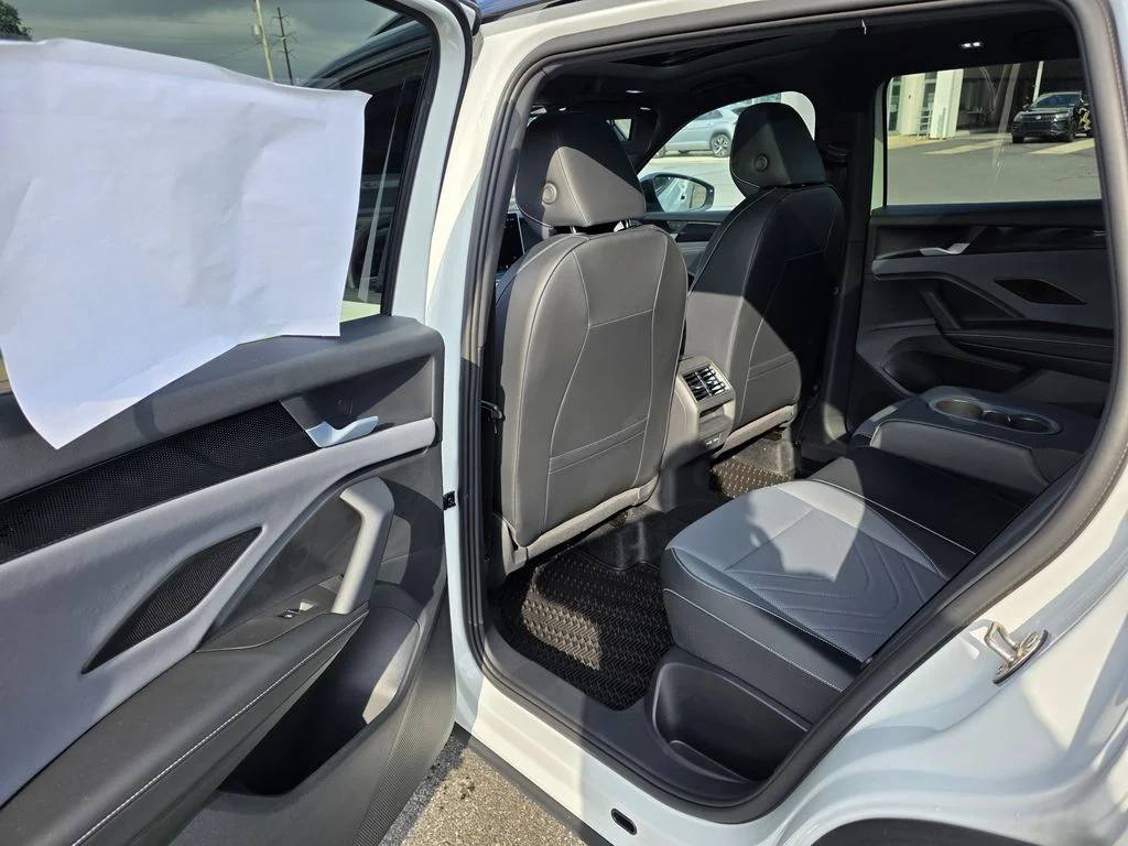 New 2026 Opal White w/Deep Black Roof Volkswagen 2.0T SE R-Line Black image 26