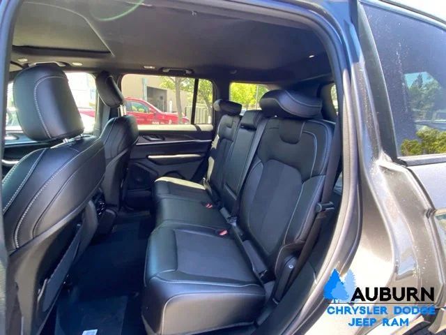 New 2026 Baltic Gray Metallic Clear-Coat Exterior Paint Jeep Laredo image 22