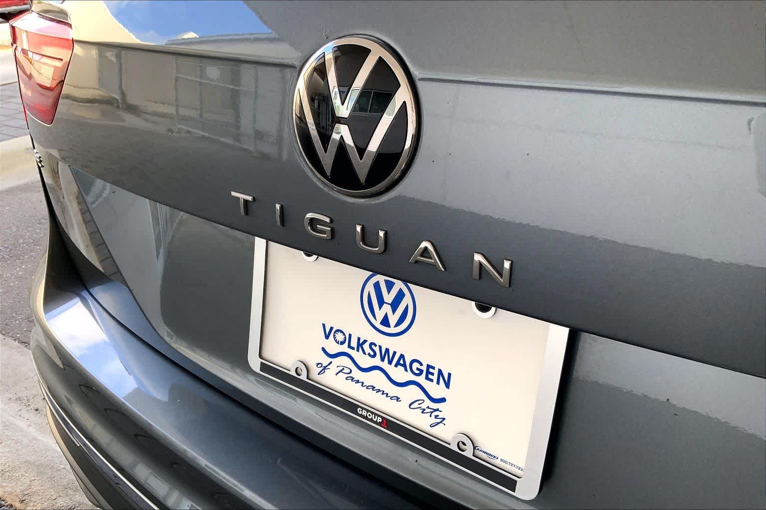 Used 2023 Platinum Gray Metallic Volkswagen SE image 30