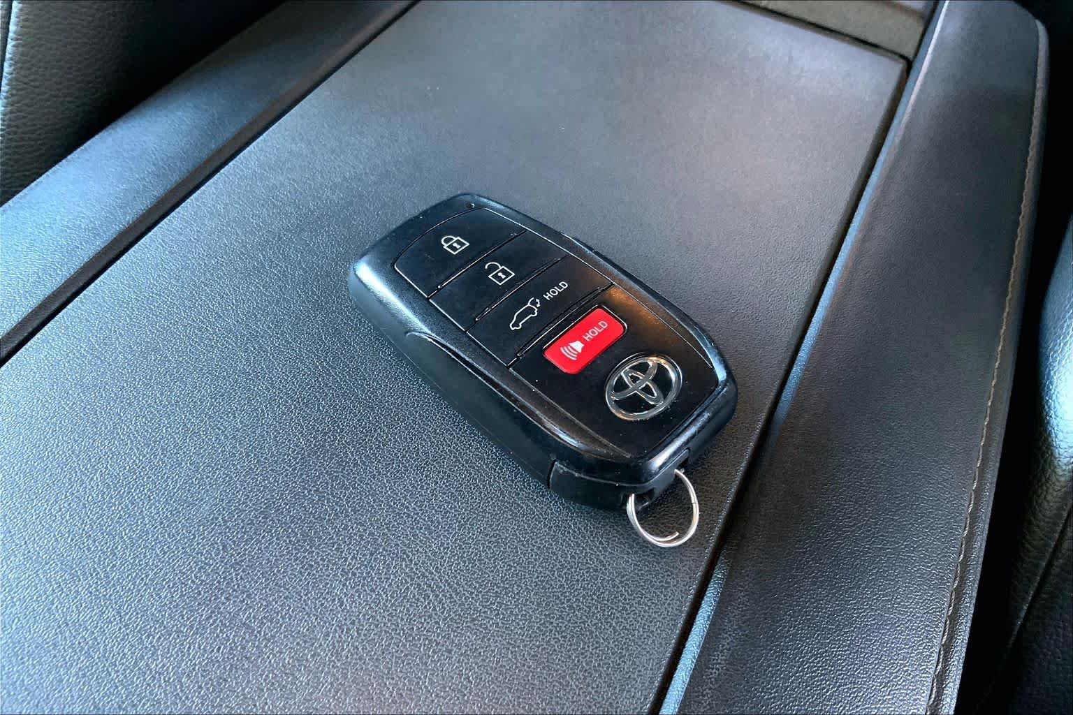 2024 Toyota Highlander LE - Photo 27