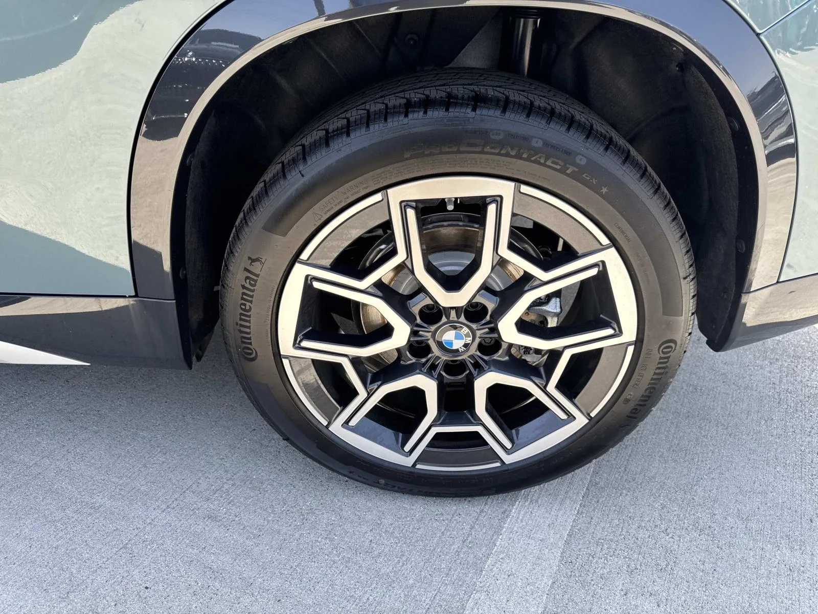 New 2026 Cape York Green Metallic BMW xDrive28i image 6