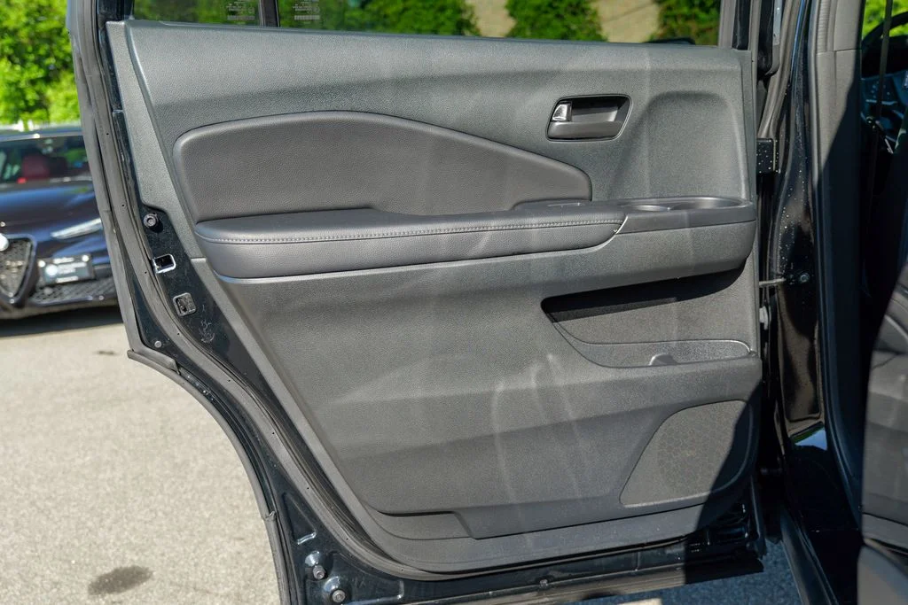 Used 2023 Black Honda EX-L image 25