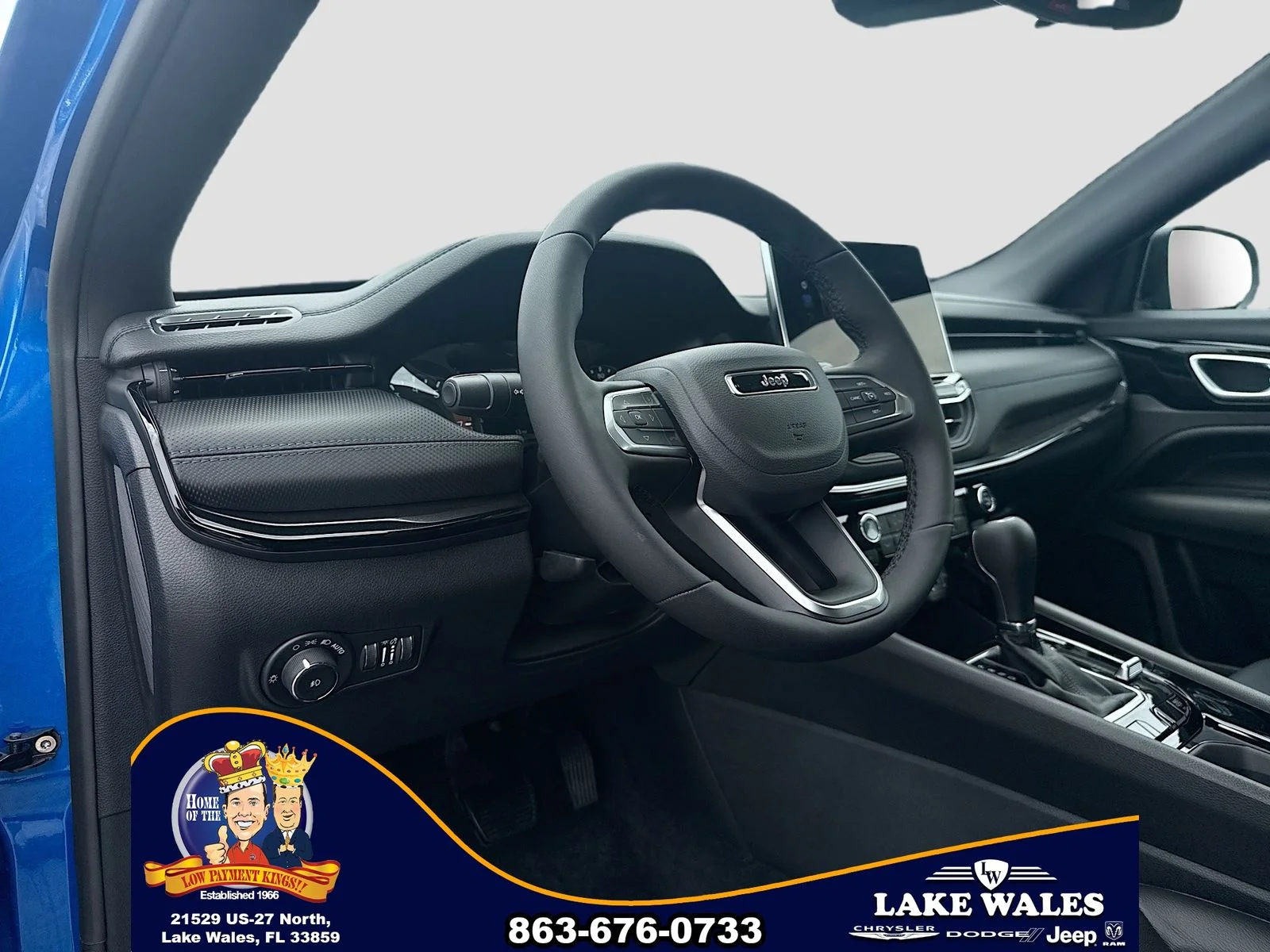 New 2026 Hydro Blue Pearl-Coat Exterior Paint Jeep Latitude image 8