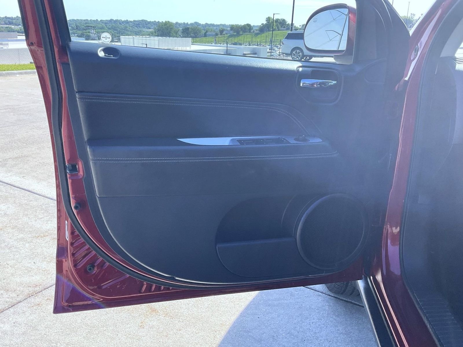 Used 2017 Red Jeep Latitude image 10