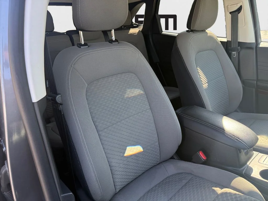 Used 2022 Gray Ford SE image 25