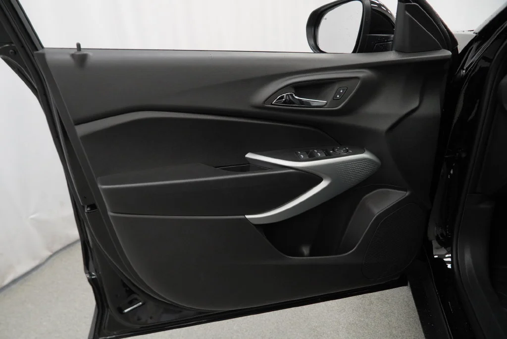 New 2026 Mosaic Black Metallic Chevrolet 1RS image 29
