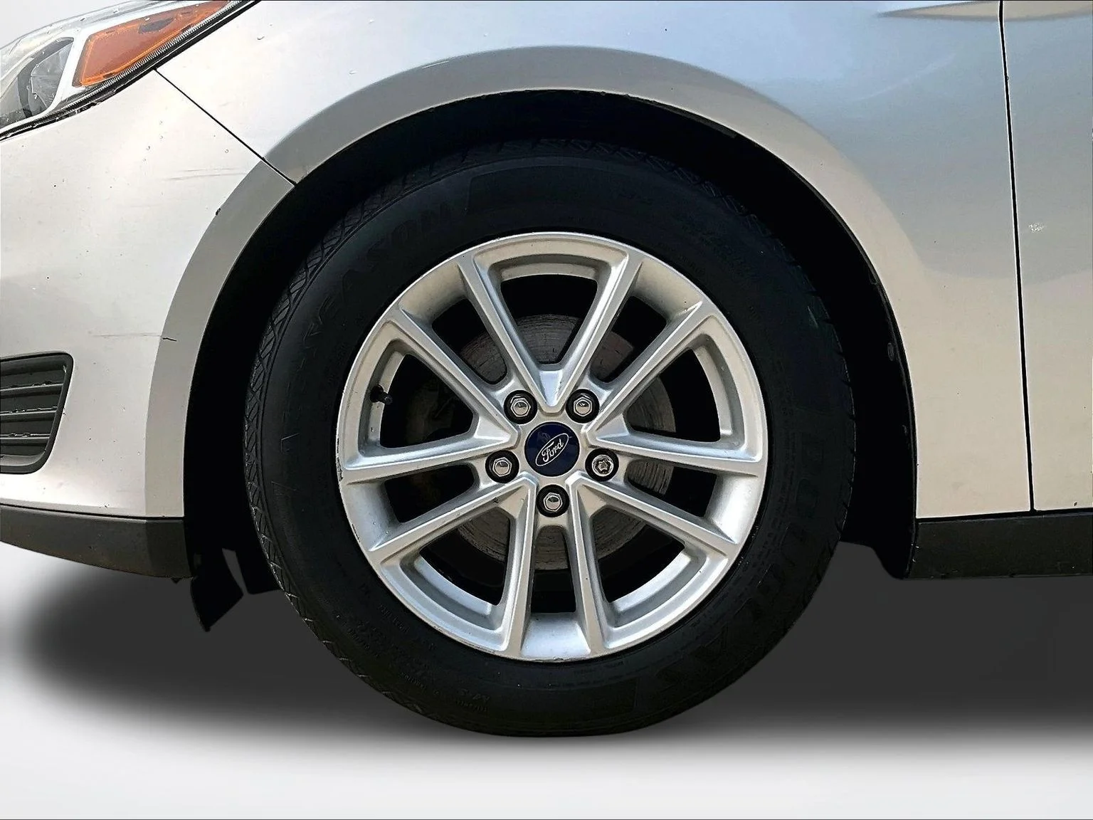 Used 2016 Silver Ford SE image 9