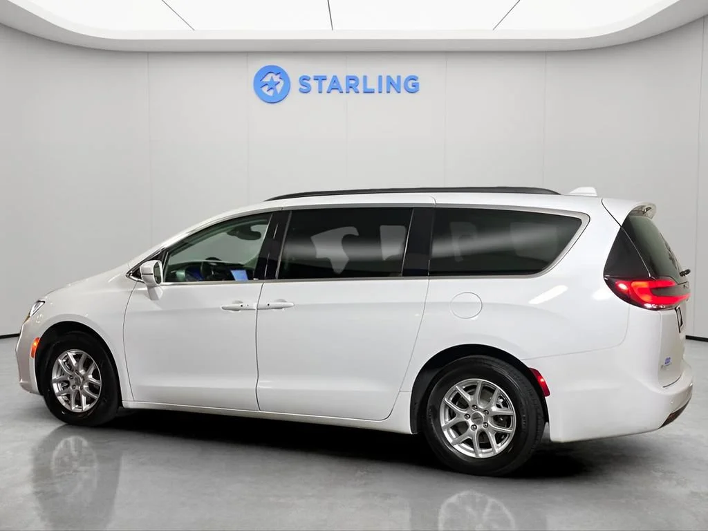 Used 2022 White Chrysler Touring L image 4