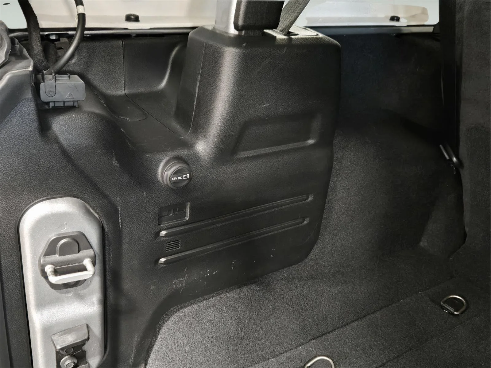 Used 2020 Billet Silver Metallic Jeep Sahara image 36