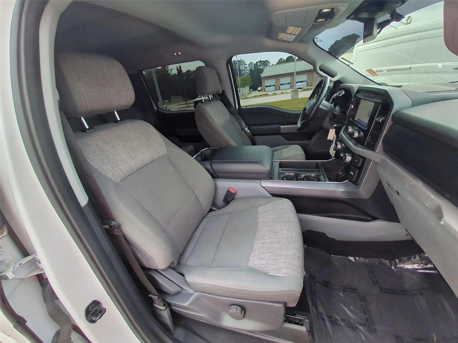 Used 2023 Oxford White Ford XL image 37