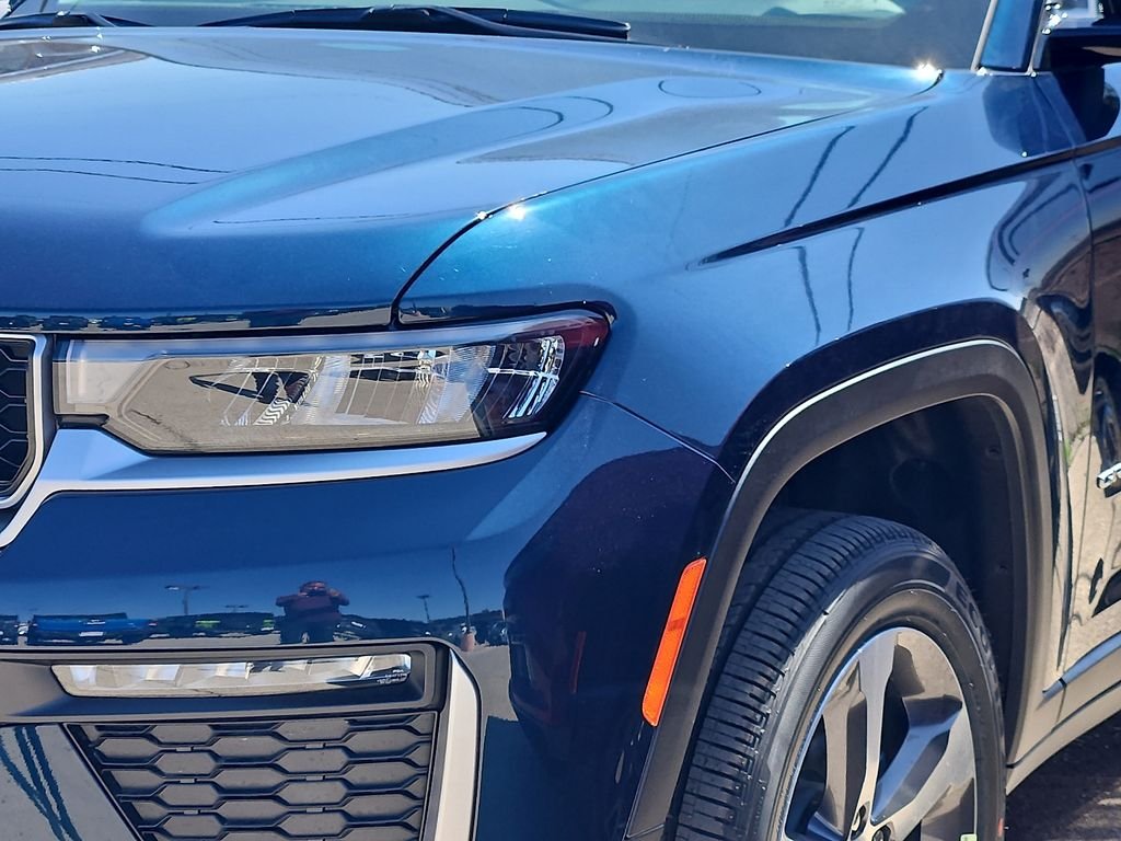 New 2026 Fathom Blue Pearl-Coat Exterior Paint Jeep Limited image 3