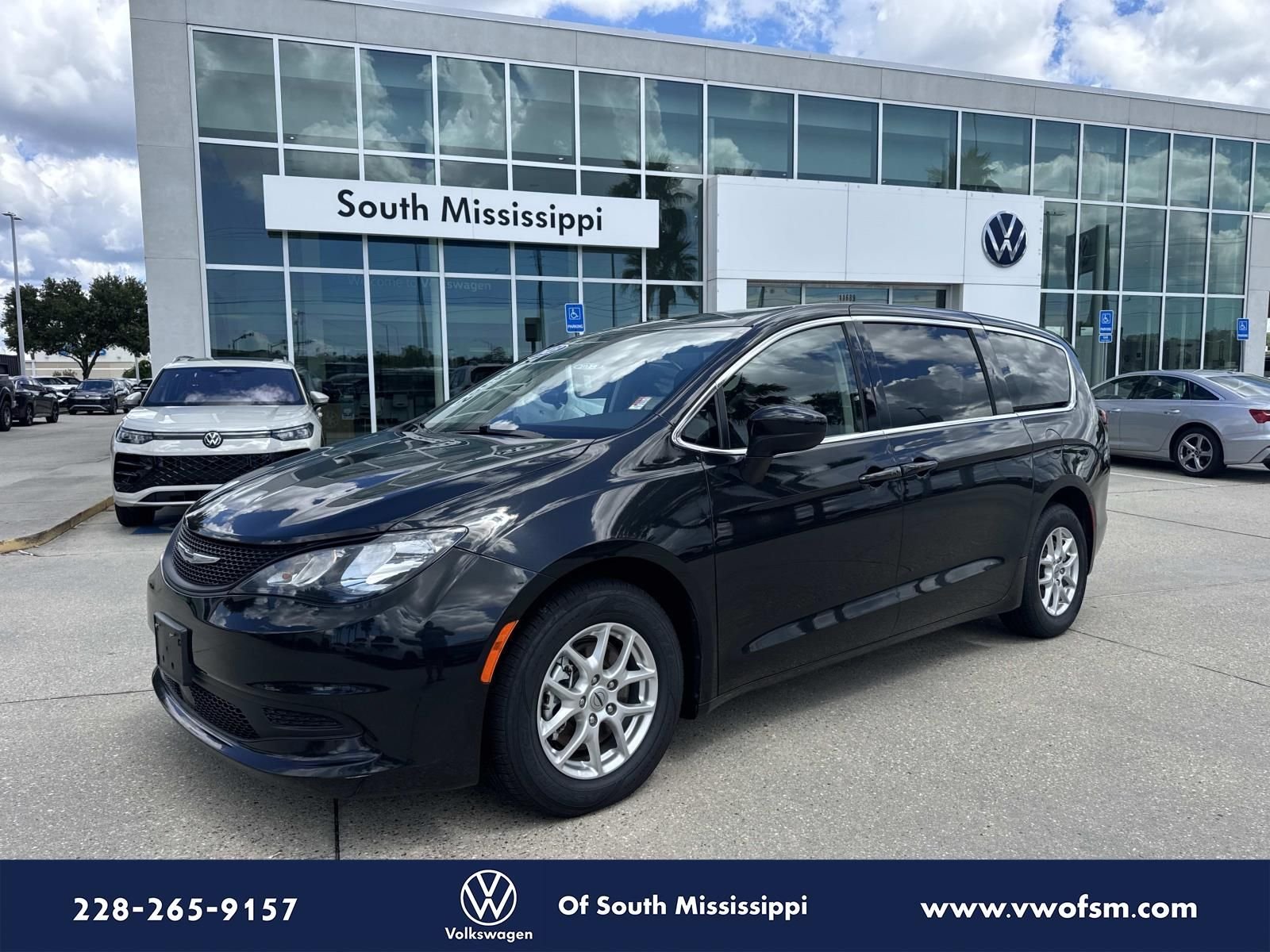 2023 Chrysler Voyager