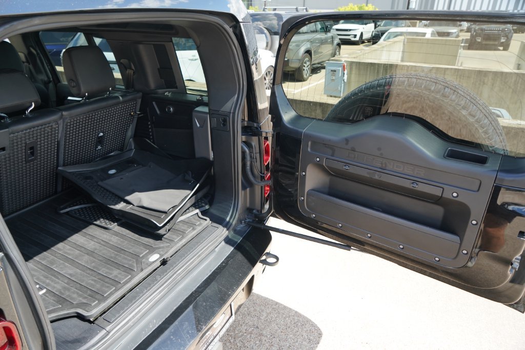 Used 2022  Land Rover X-Dynamic SE image 36