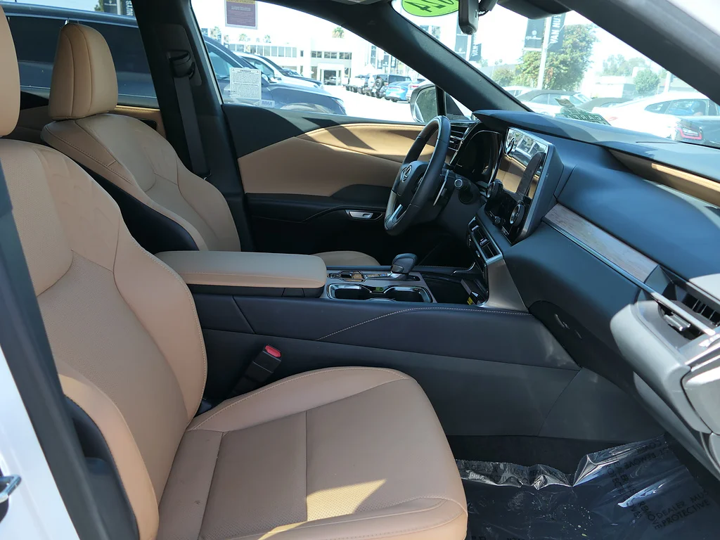 Used 2024 Eminent White Pearl Lexus Premium image 27