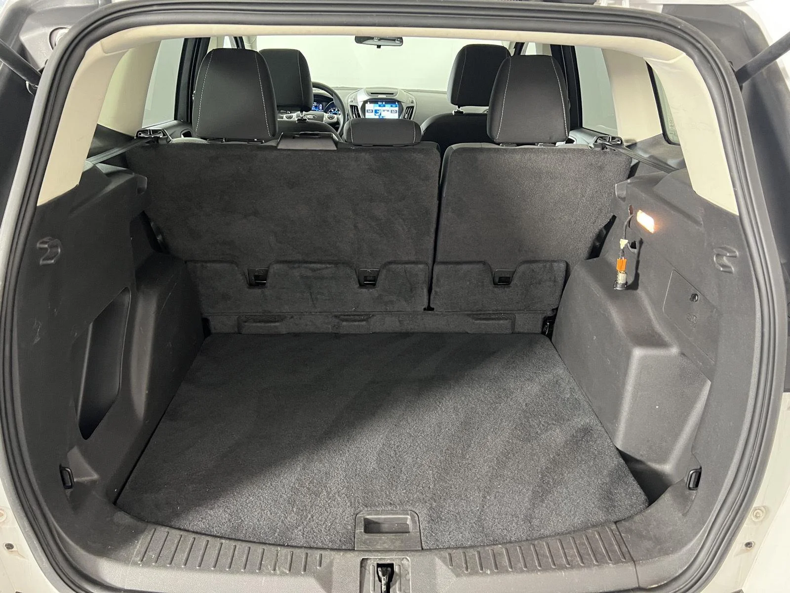 Used 2016 Wh Ford SE image 20