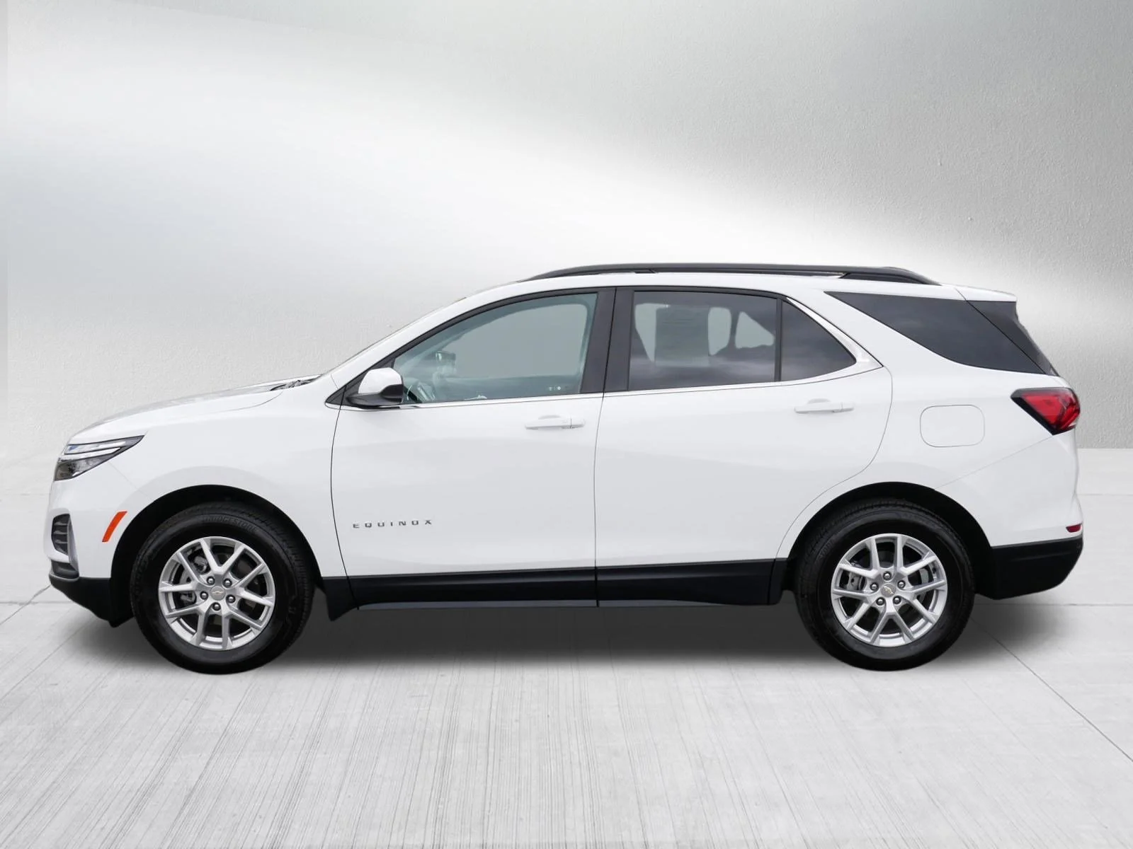 Used 2024 Summit White Chevrolet LT image 4