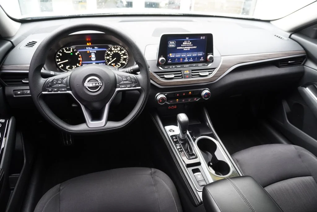 Used 2023 Silver Nissan 2.5 SV image 6