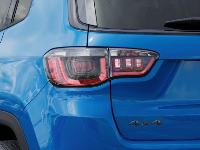 New 2026 Hydro Blue Pearl-Coat Exterior Paint Jeep Latitude image 35