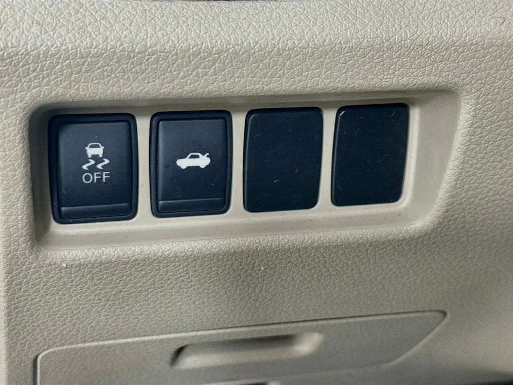 Used 2013 Beige Nissan 2.5 SV image 10