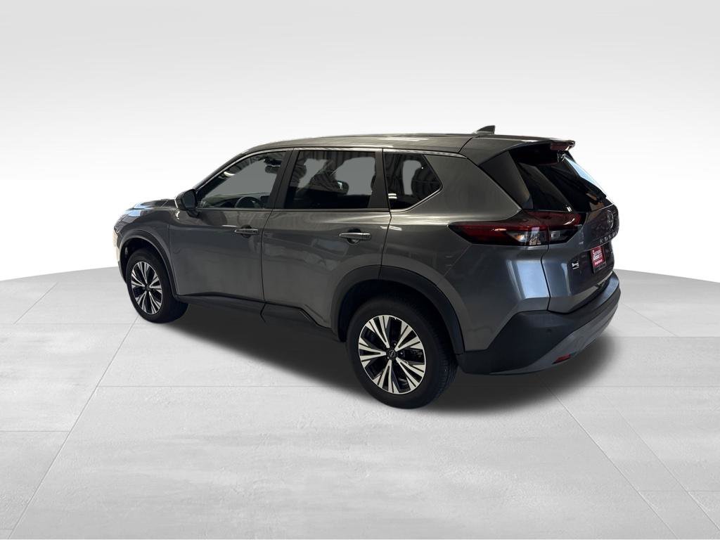 Used 2023 Gray Nissan SV image 4