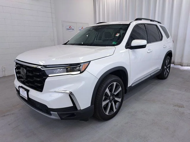 Used 2025  Honda Touring image 2