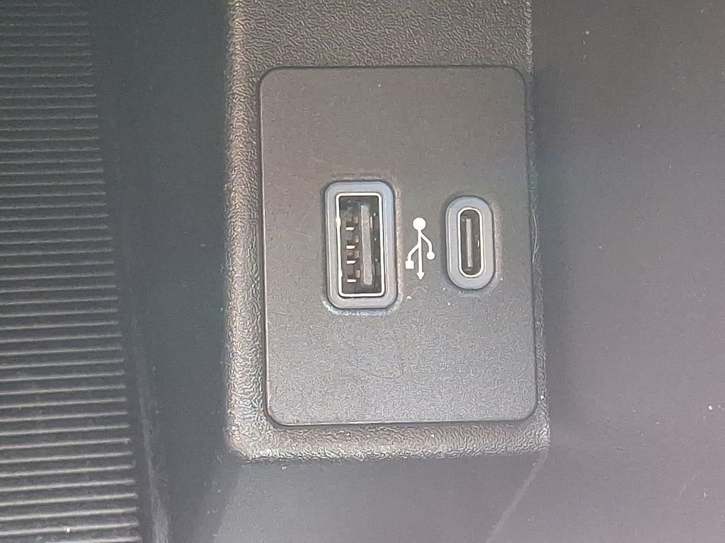 Used 2022  Ford SEL image 24