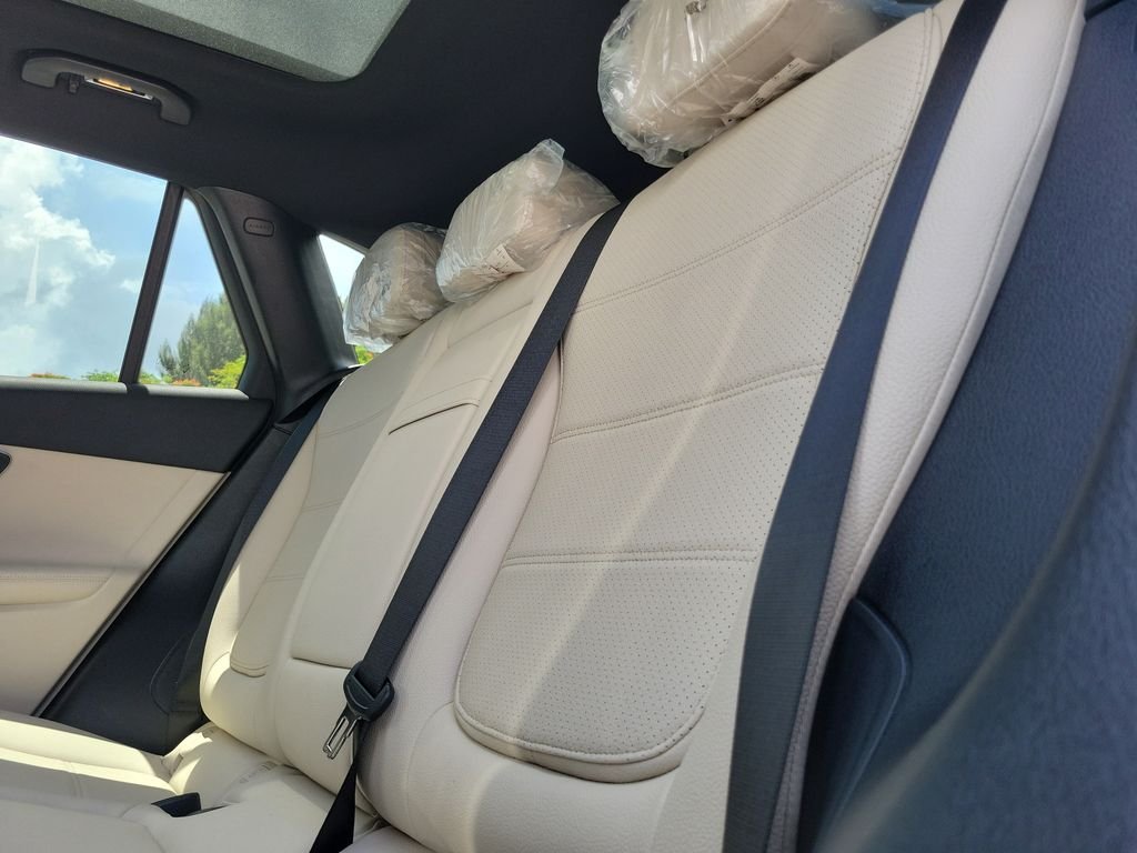 New 2027 MANUFAKTUR Alpine Grey Mercedes-Benz GLC 300 image 9