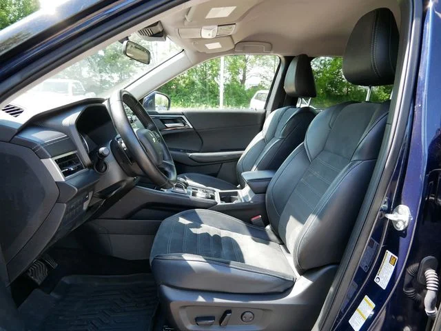 Used 2024 Blue Mitsubishi SE image 14