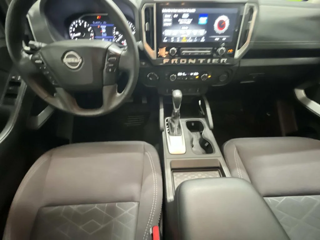 Used 2025 Glacier White Nissan SV CREW CAB 4X4 3.8L V6 1 Owner image 14
