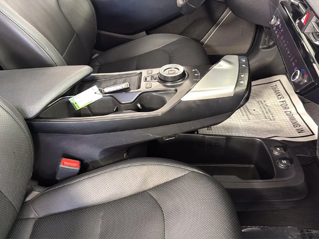 Used 2024 Black Kia Wind image 35