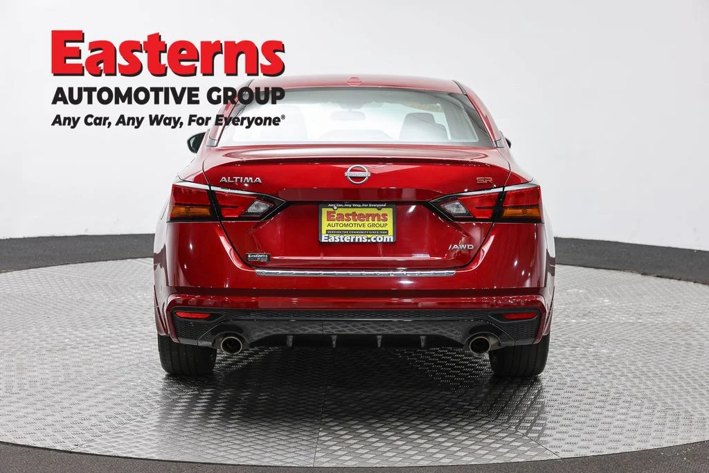 Used 2023 Red Nissan 2.5 SR image 6