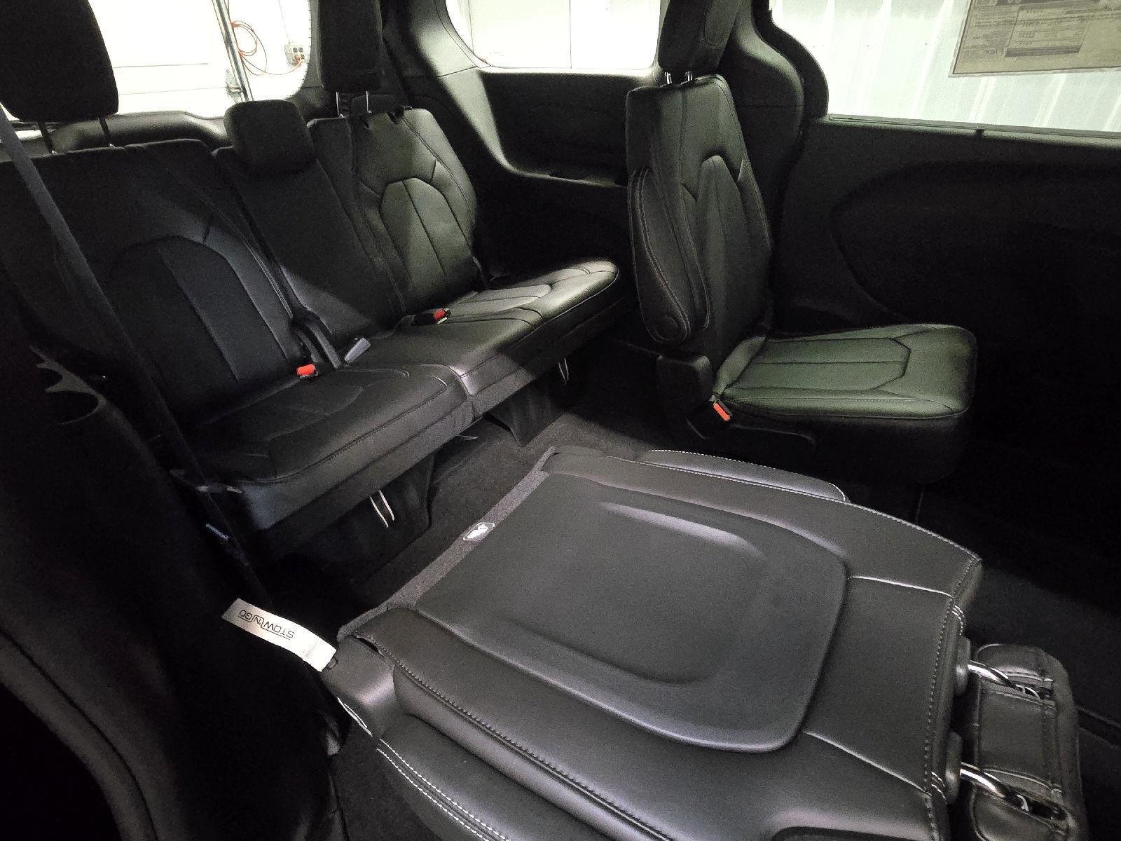 2026 Chrysler Pacifica Select - Photo 37