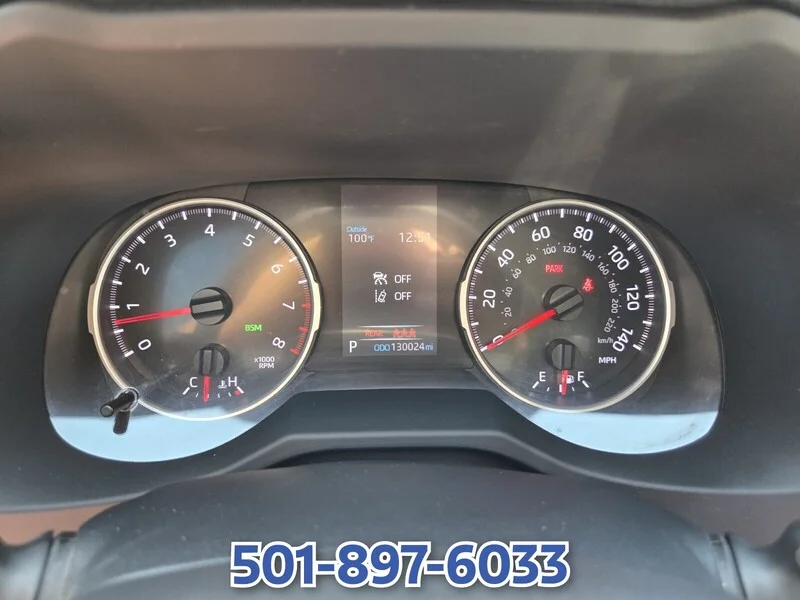 Used 2021 Magnetic Gray Metallic TOYOTA XLE FWD image 21