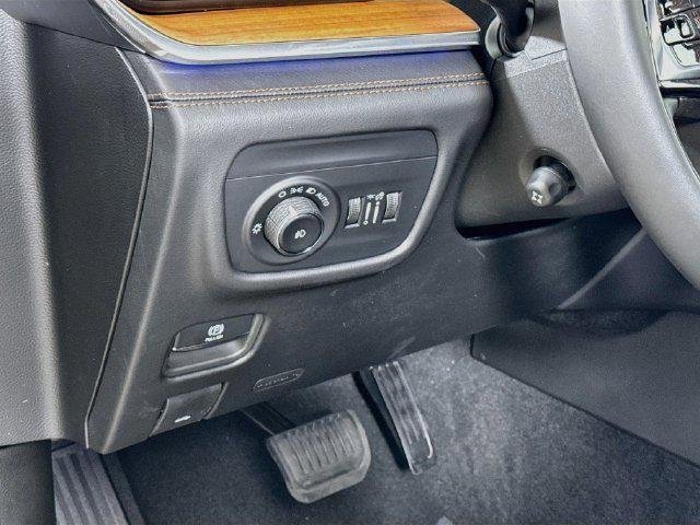 New 2027 High-Gloss Black Paint Jeep Summit image 10
