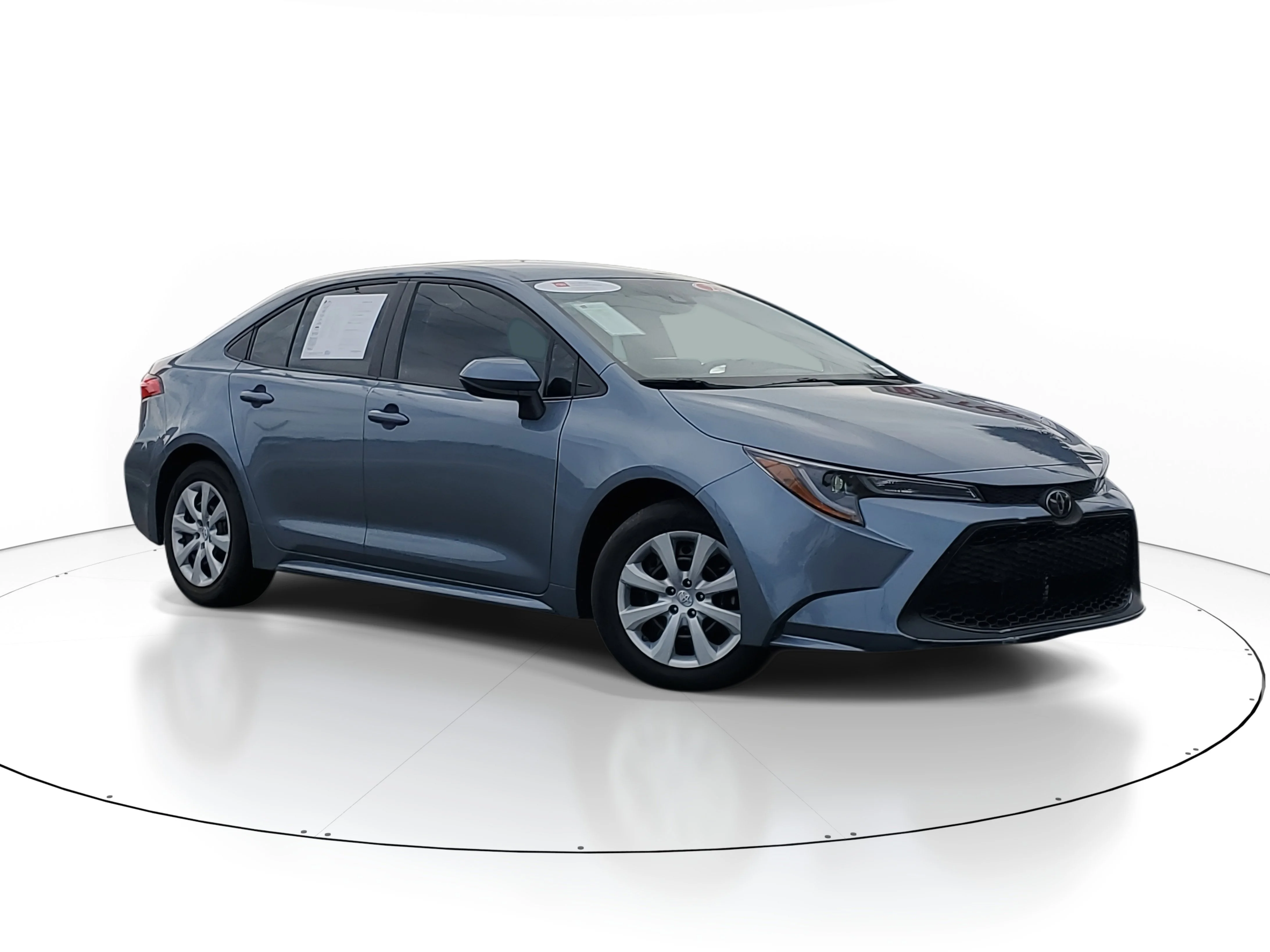 Used 2022  Toyota LE image 1