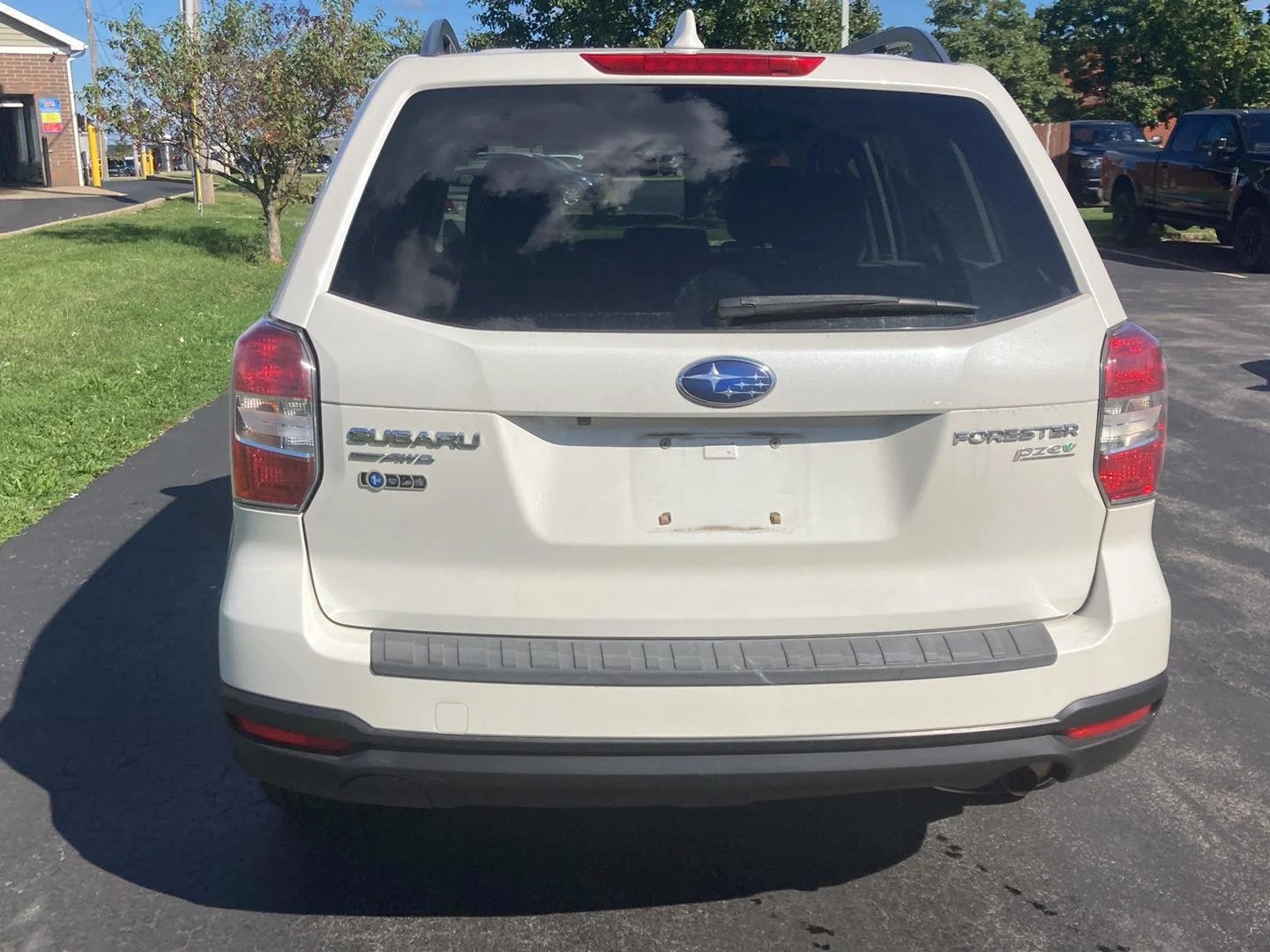 Used 2016 Crystal White Pearl Subaru 2.5i Premium image 6