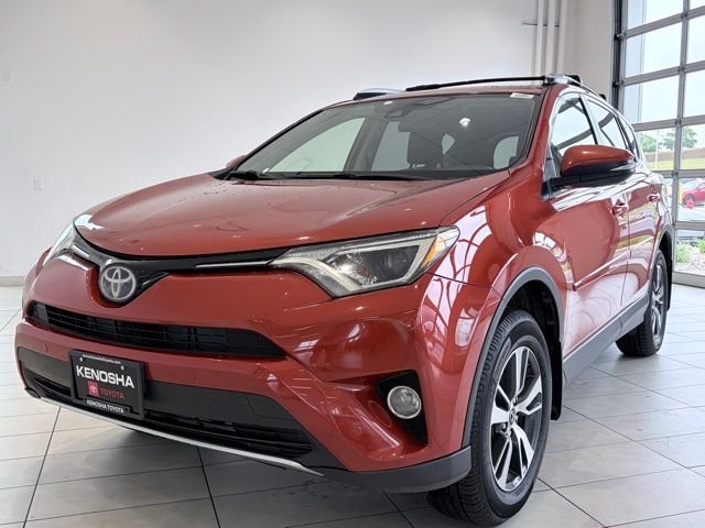 Used 2016 Red Toyota XLE image 4