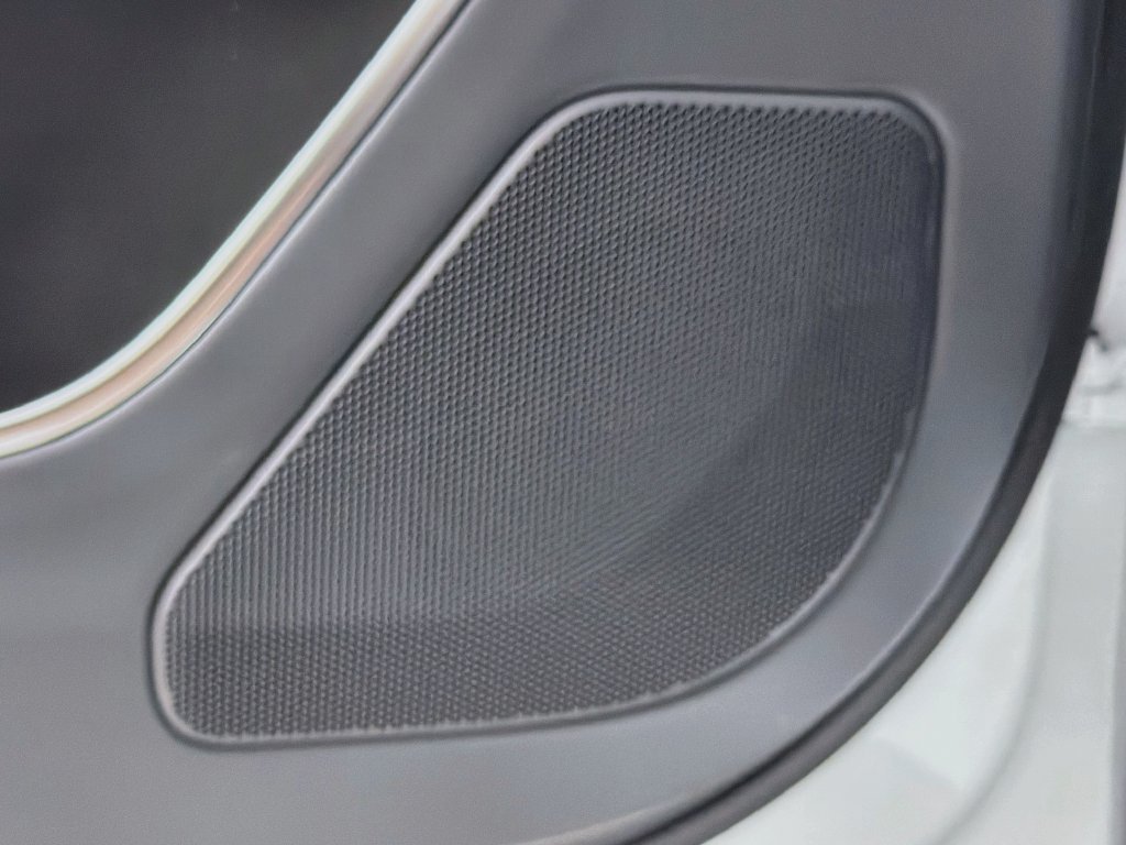 New 2026 Fuji White Land Rover SE image 13