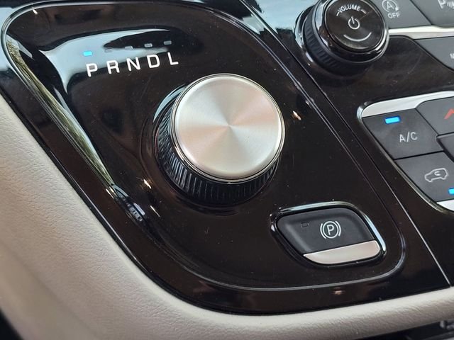 Used 2024 Silver Chrysler Touring L image 27