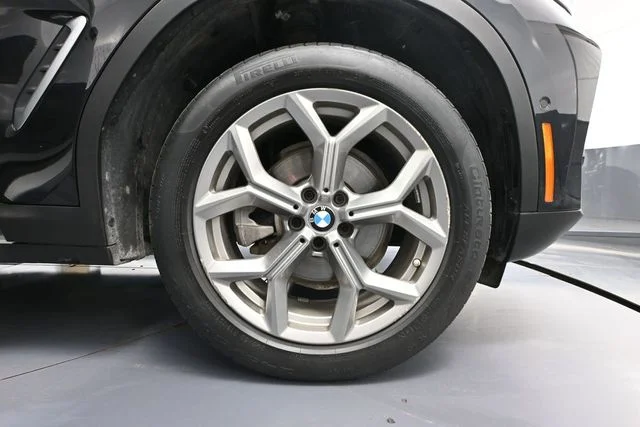 Used 2023 Black BMW xDrive30i image 16