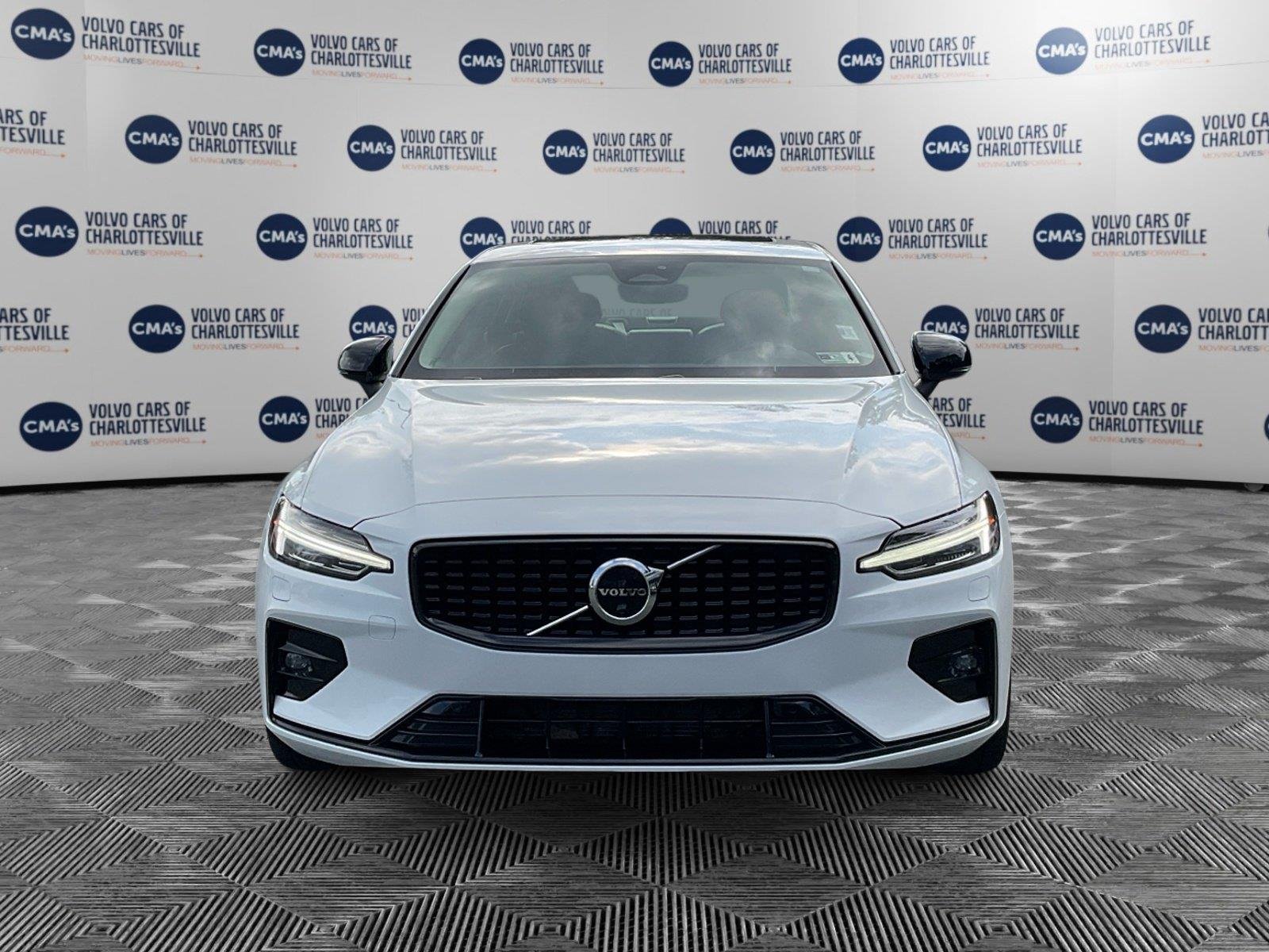 Used 2023 Crystal White Metallic Volvo Plus Dark Theme image 8