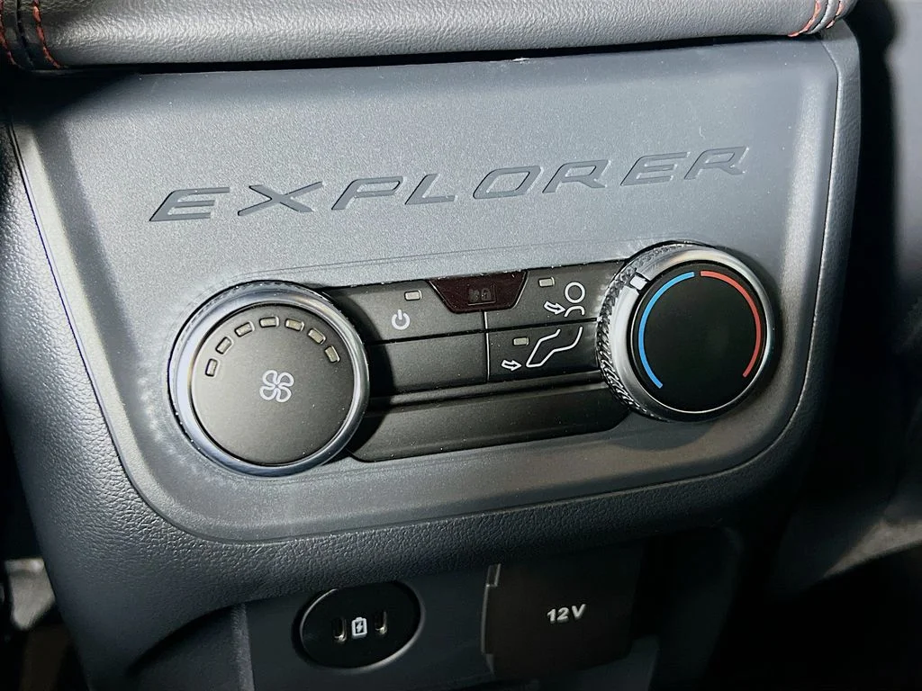 New 2026 Carbonized Gray Metallic Ford ST-Line image 29