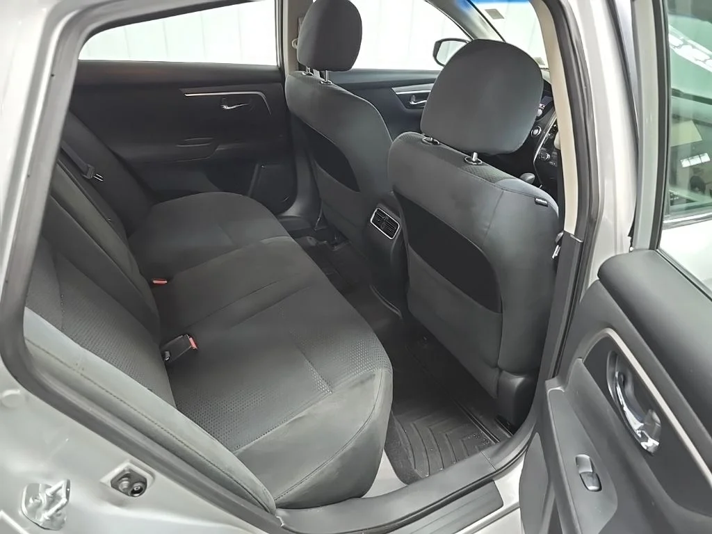 Used 2015 Silver Nissan 2.5 SV image 18