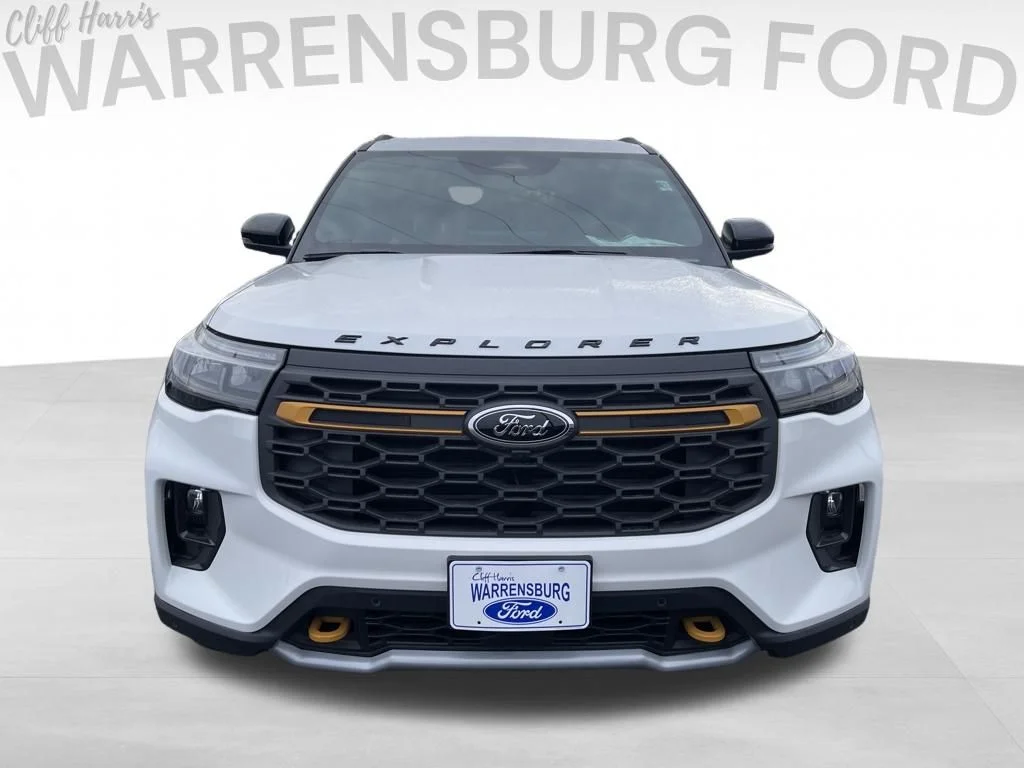 New 2026 Star White Metallic Tri-Coat Ford Tremor® image 2